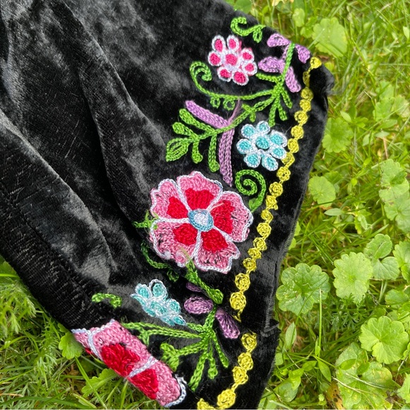 60s 70s Vtg black velvet embroidered boho button front tunic top shirt Size S - Picture 9 of 16